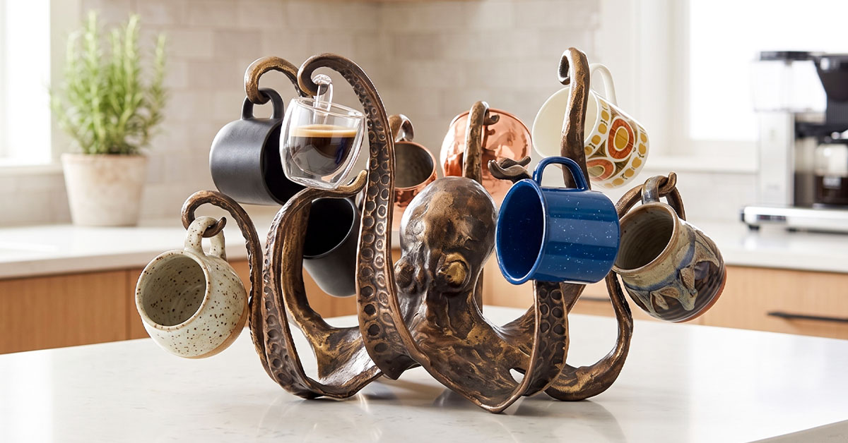 Holds Up to 8 Mugs Simultaneously