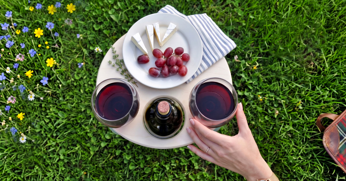 Holds Wine Glass and Bottle Simultaneously